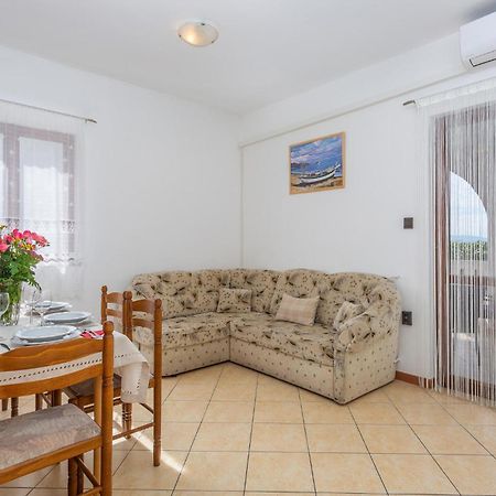 2 Bedroom Beautiful Apartment In 奥米沙利 外观 照片