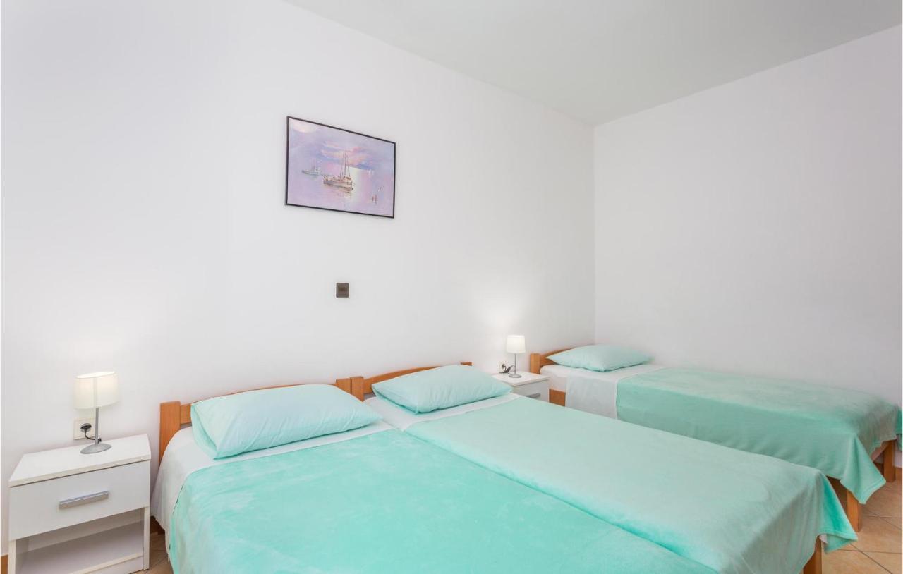 2 Bedroom Beautiful Apartment In 奥米沙利 外观 照片