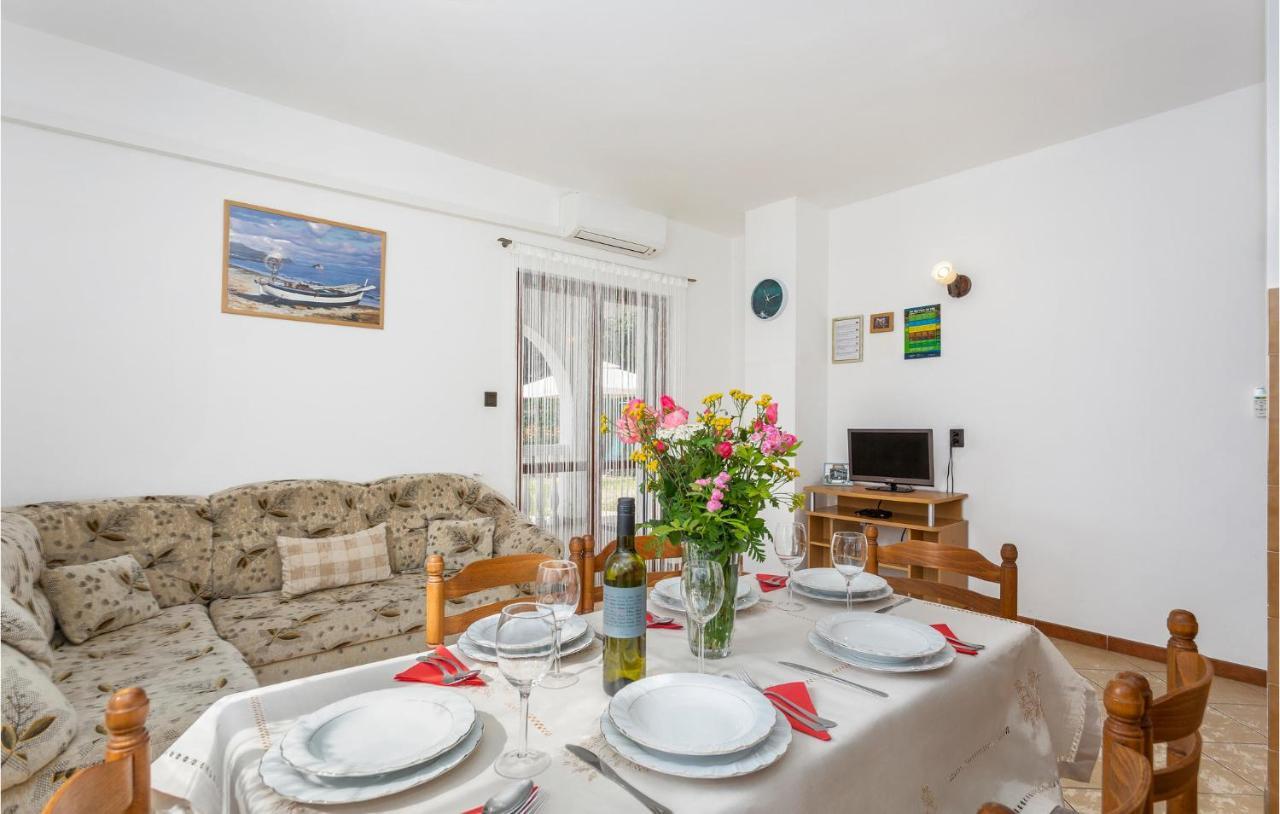 2 Bedroom Beautiful Apartment In 奥米沙利 外观 照片