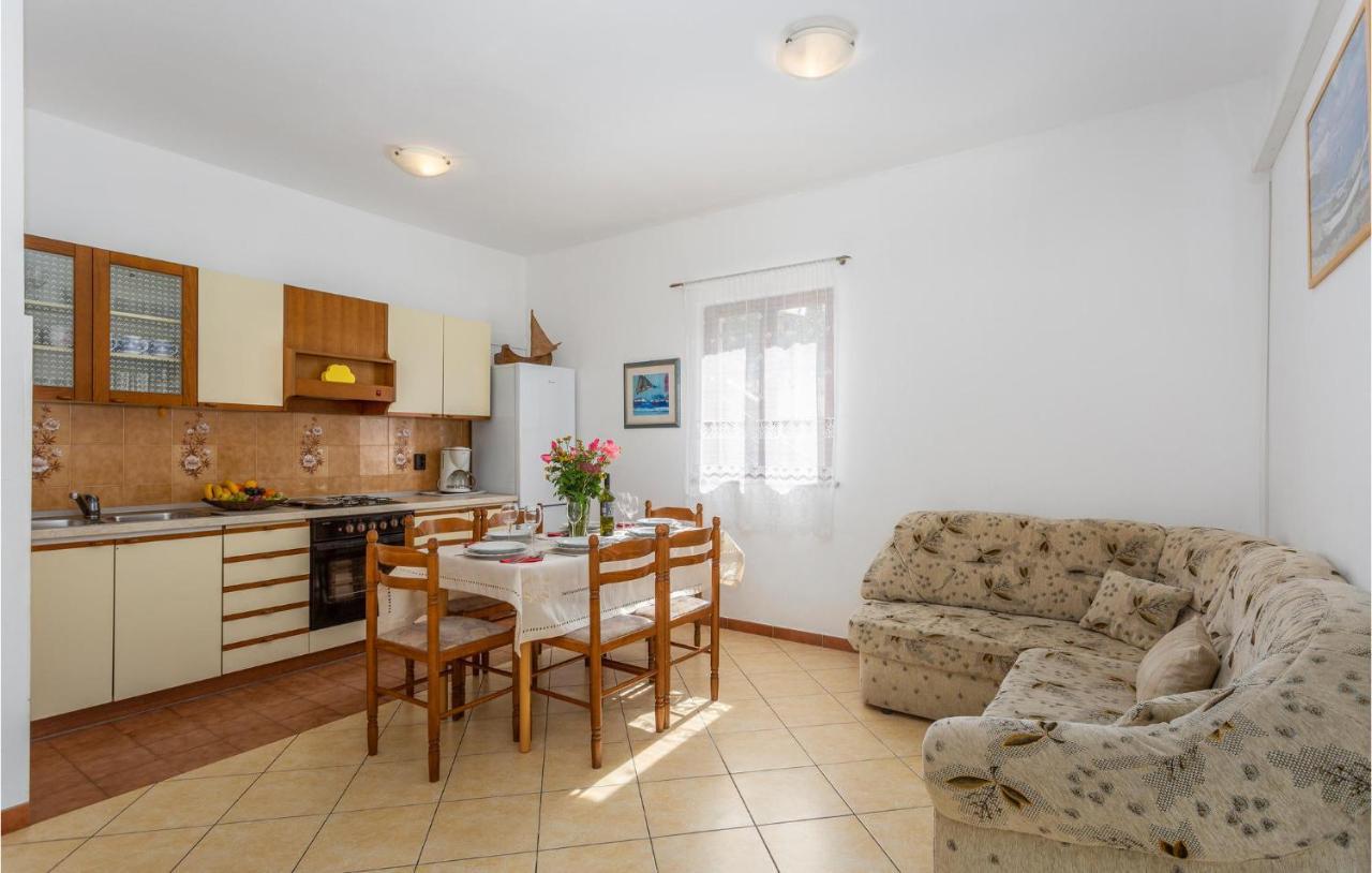 2 Bedroom Beautiful Apartment In 奥米沙利 外观 照片