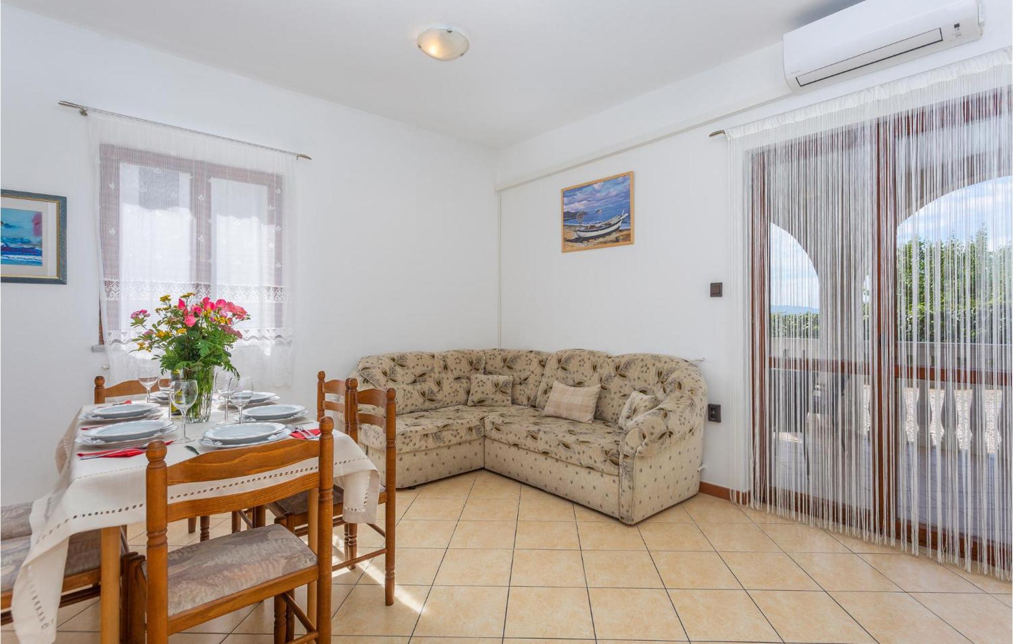 2 Bedroom Beautiful Apartment In 奥米沙利 外观 照片